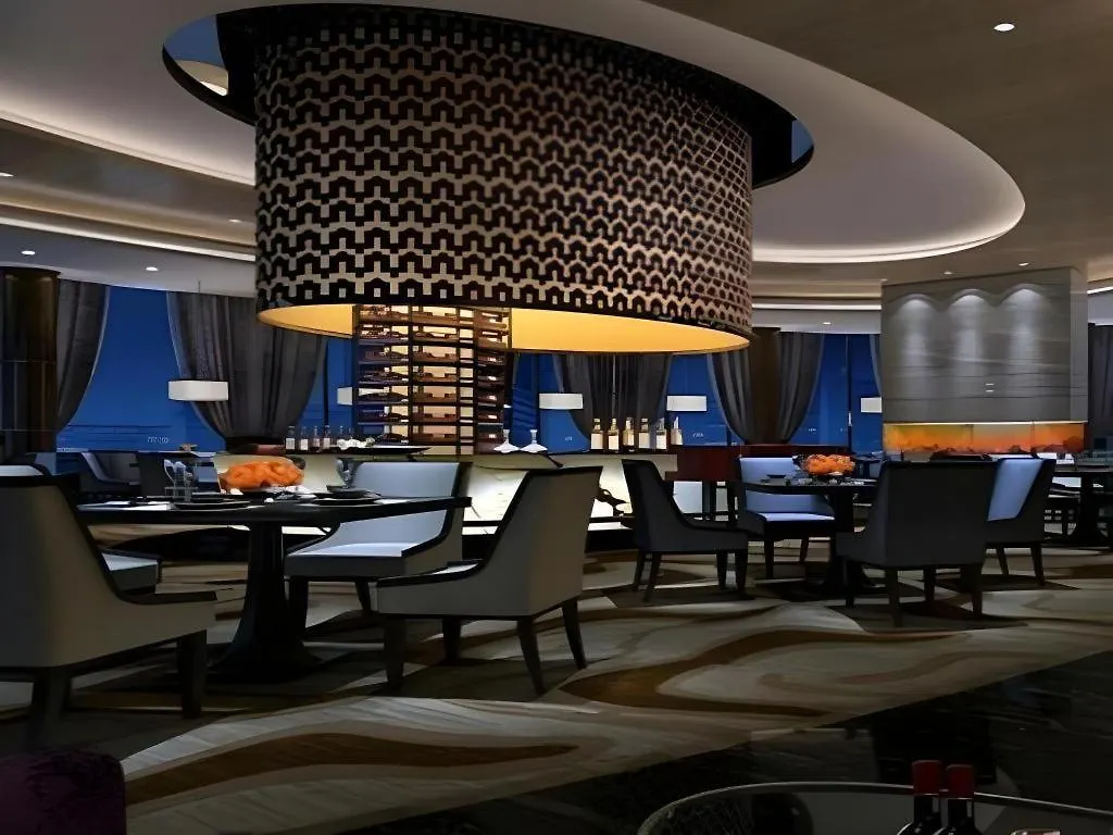 Jiyuan Oriental Jianguo Hotel 5*,